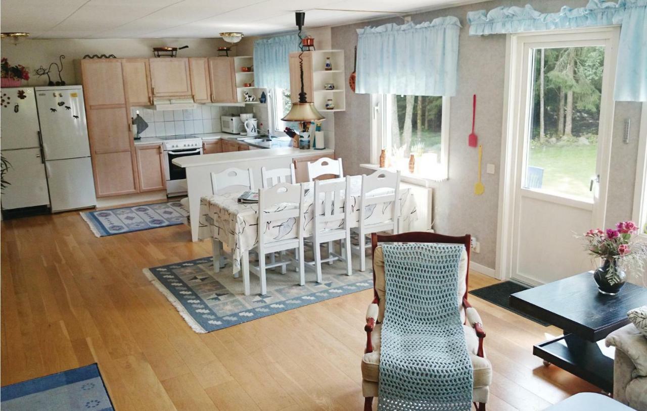 2 Bedroom Amazing Home In Stroemstad Lommeland Extérieur photo